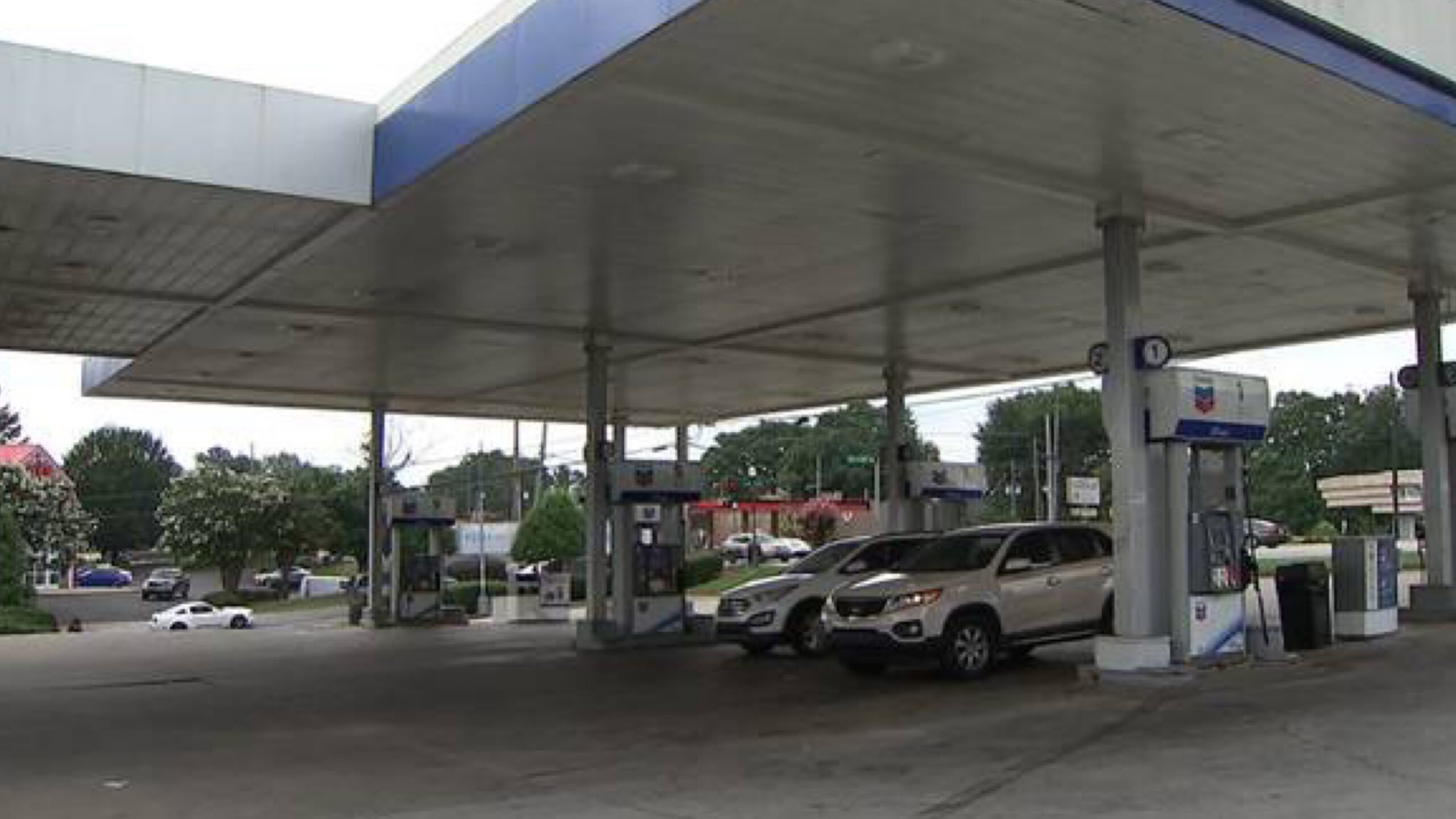 Man Killed After Breaking Up A Fight Between A Couple At A Gas